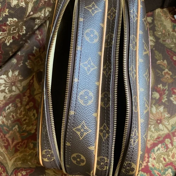 Louis Vuitton Brown Monogram Crossbody Bag with Tan Trim - Picture 4 of 6